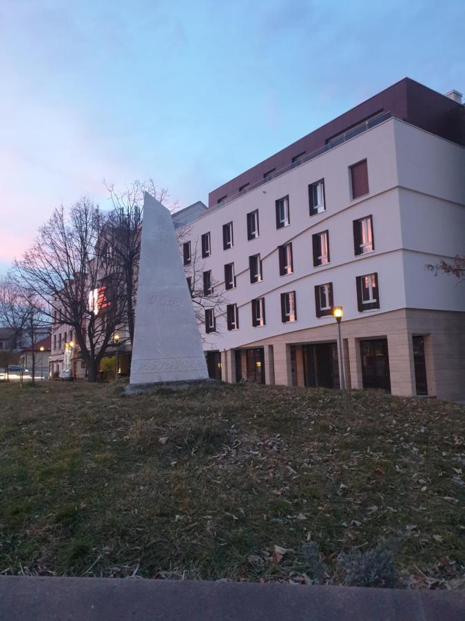 Apartman Viktoria Tuzla Exteriör bild