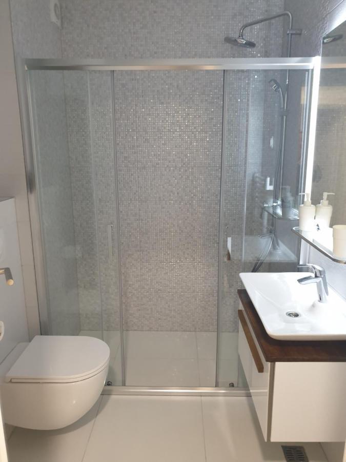 Apartman Viktoria Tuzla Exteriör bild