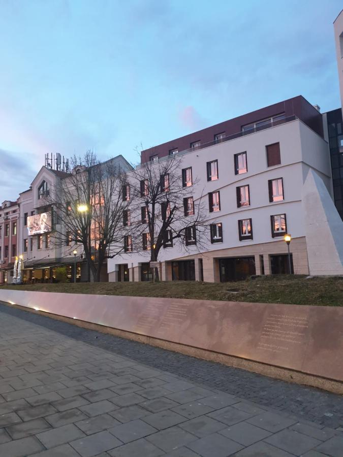 Apartman Viktoria Tuzla Exteriör bild