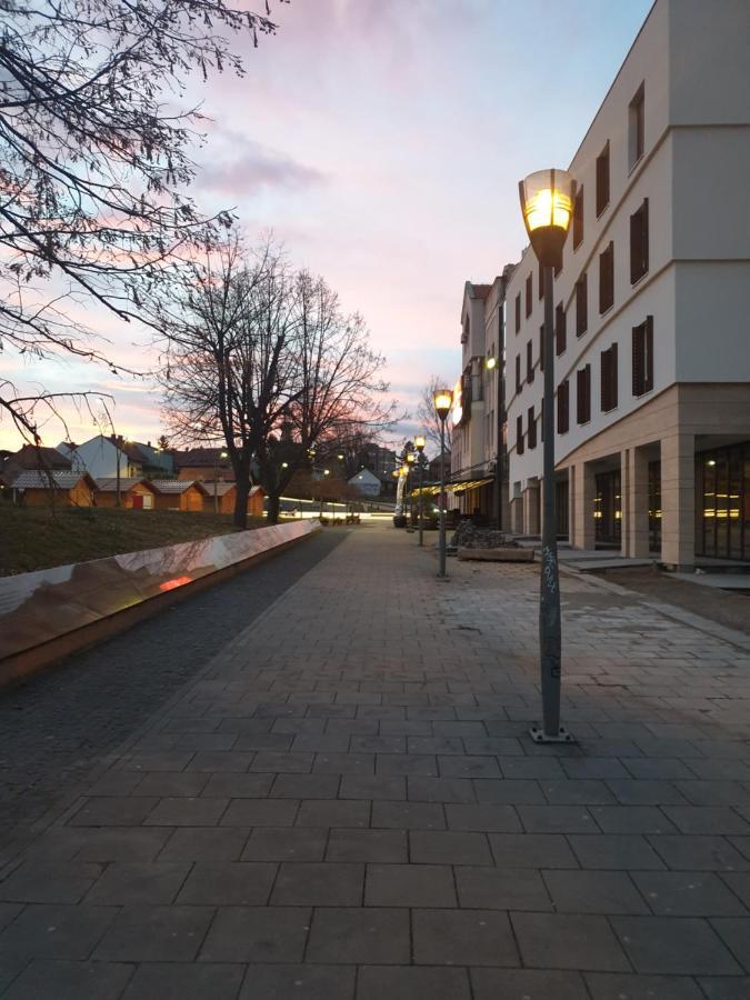 Apartman Viktoria Tuzla Exteriör bild